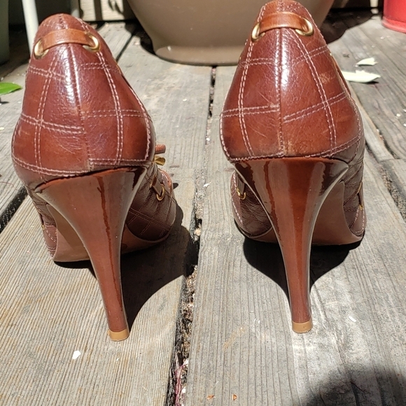 BCBG MaxAzria Quilted Leather Patent toe - Picture 4 of 7